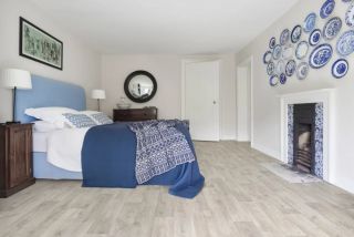 Tamar Pearl Oak