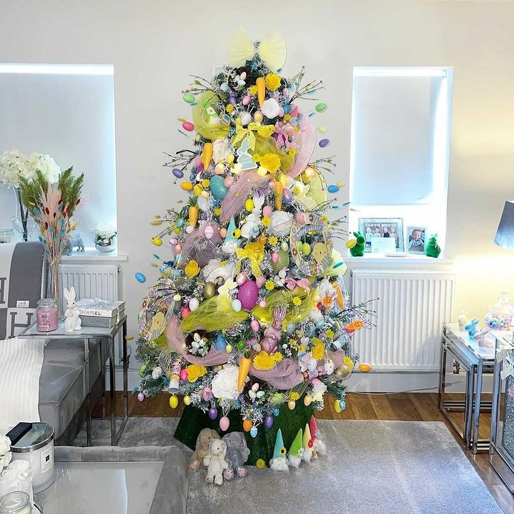 Caesars Palace - Silver Dollar Silver Living Room