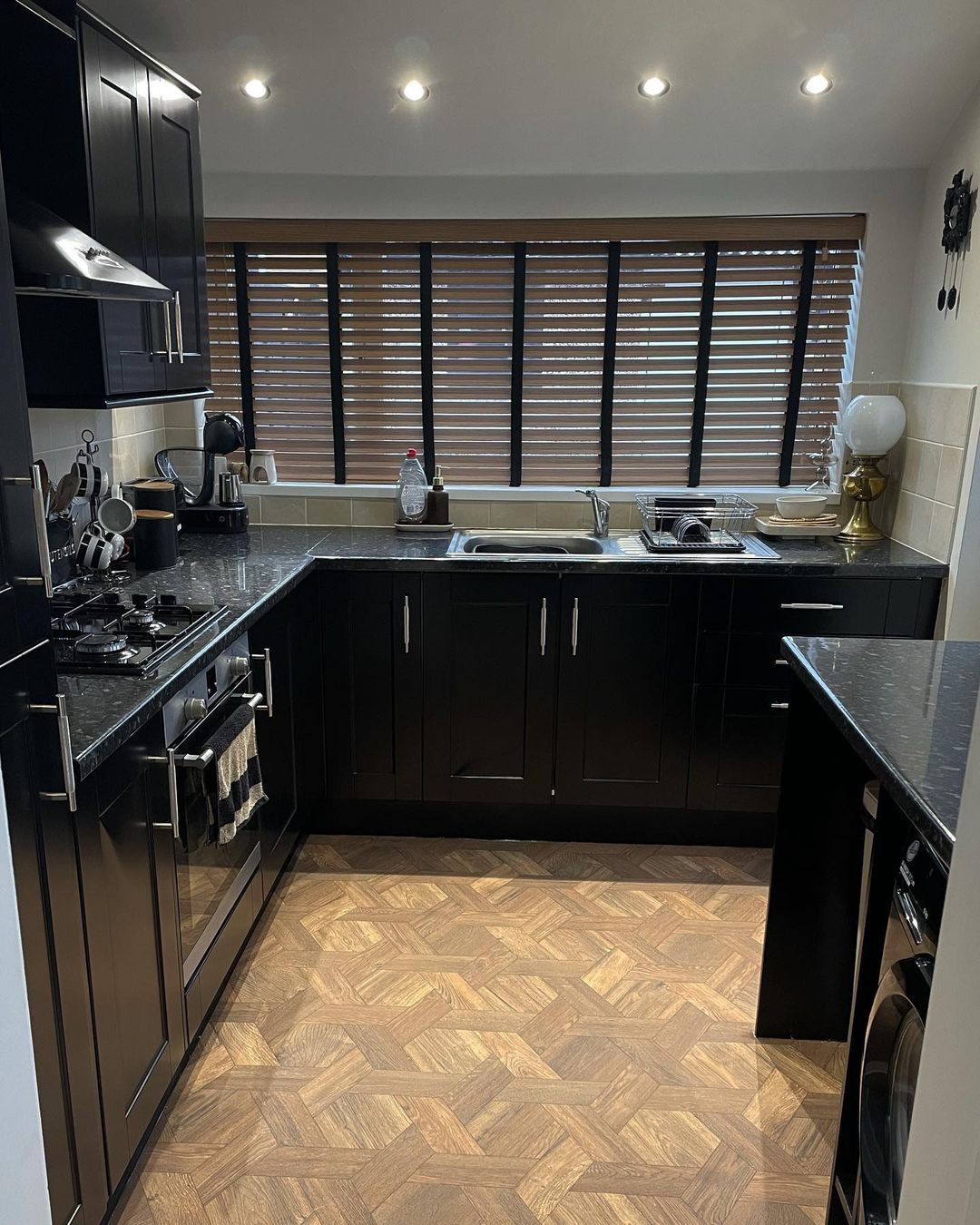 Grande - Sada Brown Kitchen