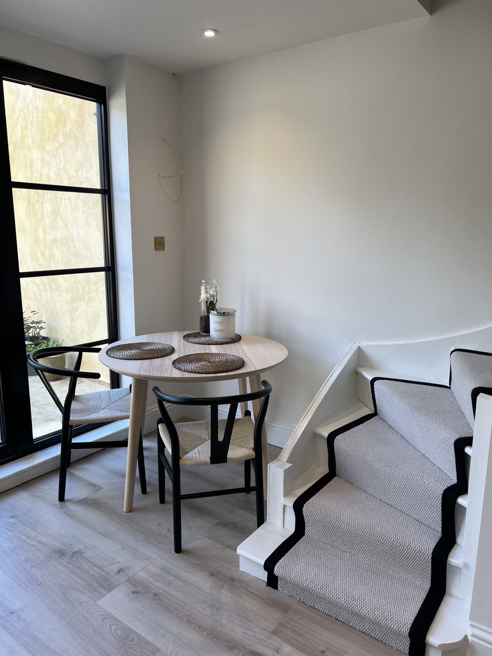 Seville - Ivory Cobble Beige Stairs