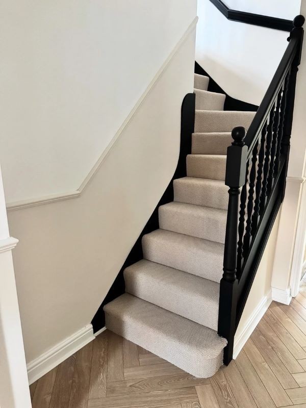 Santa Fe - Parchment Cobble Beige Stairs